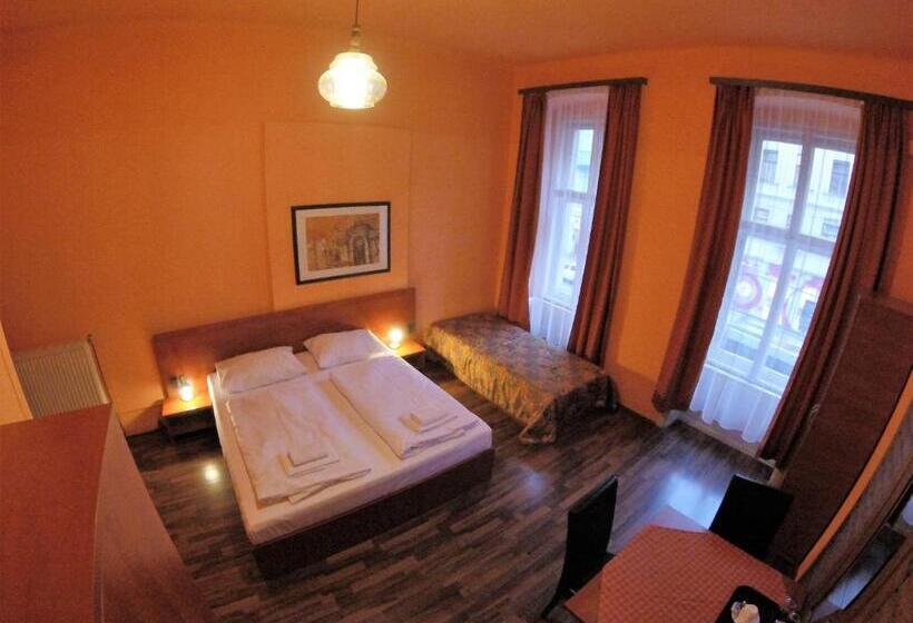 اتاق استاندارد سه نفره, Pension Madara