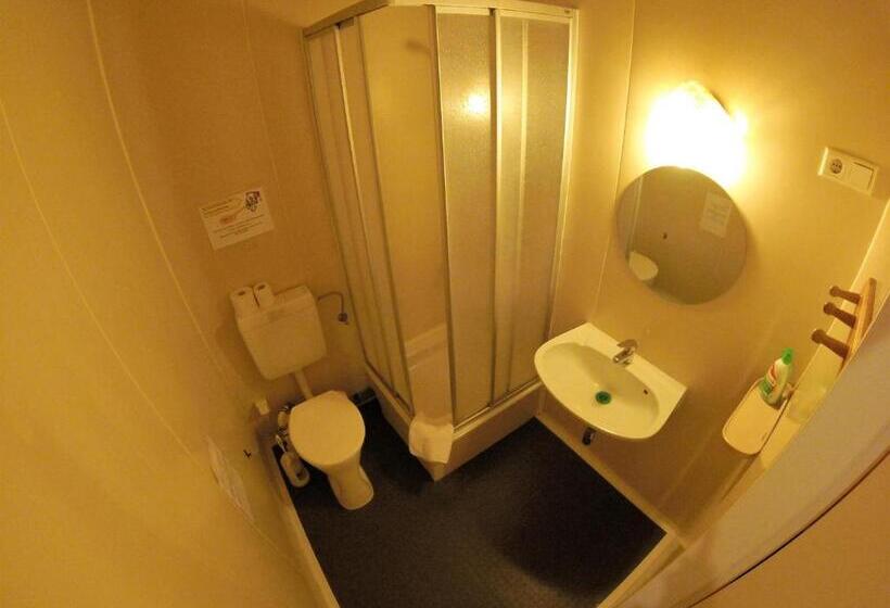 اتاق استاندارد سه نفره, Pension Madara