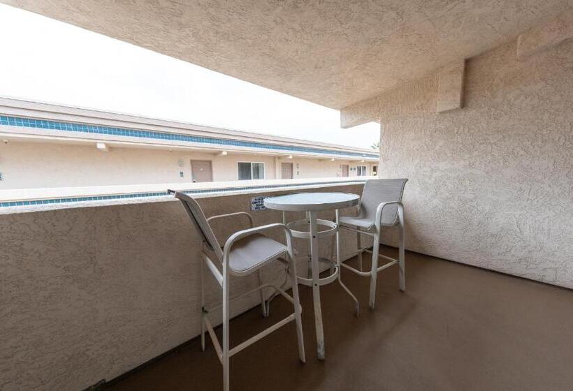 جناح, Southern California Beach Club