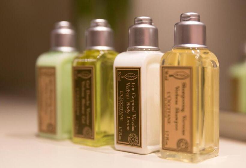 スタンダードスタジオ, Hq Aparthotel Farnborough