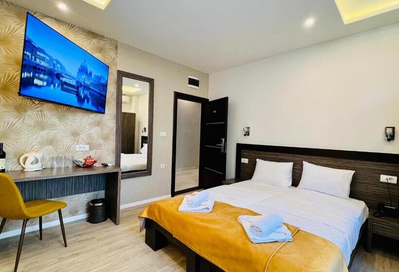 اتاق استاندارد چهار تخته, Side One Design Hotel Garni