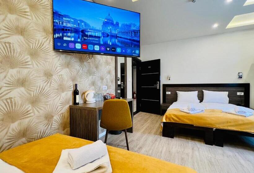 اتاق استاندارد چهار تخته, Side One Design Hotel Garni
