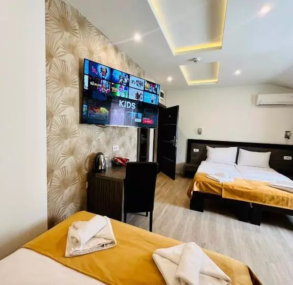 اتاق استاندارد چهار تخته, Side One Design Hotel Garni