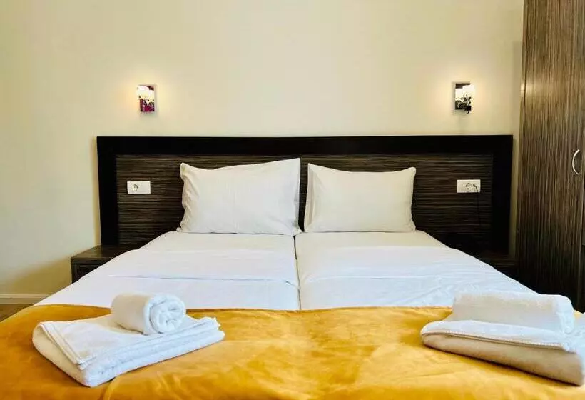 اتاق استاندارد چهار تخته, Side One Design Hotel Garni