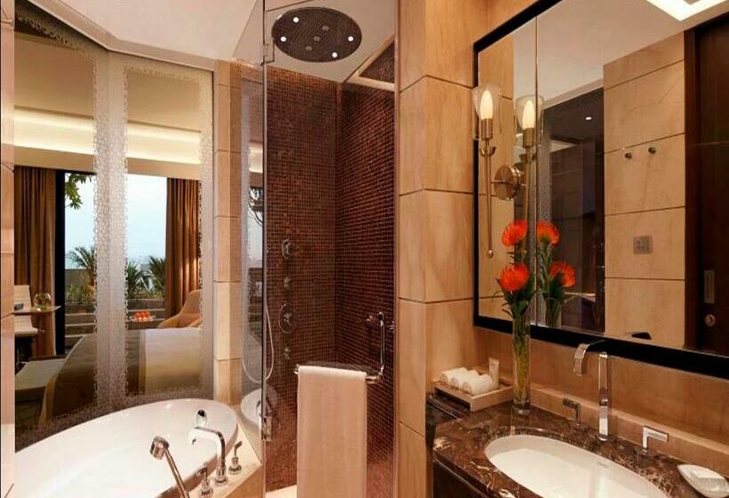 プレミアムルーム, The Leela Ambience Convention Hotel Delhi