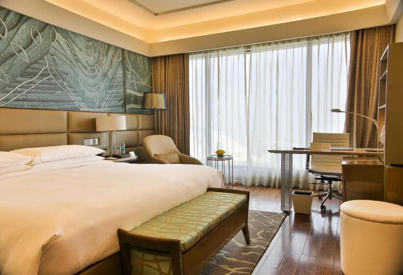 プレミアムルーム, The Leela Ambience Convention Hotel Delhi