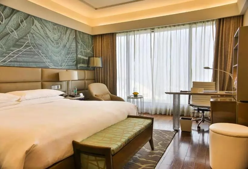 اتاق پرمیوم, The Leela Ambience Convention Hotel Delhi