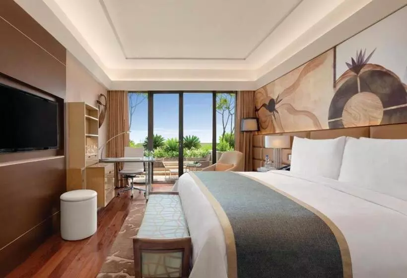اتاق کلاب, The Leela Ambience Convention Hotel Delhi