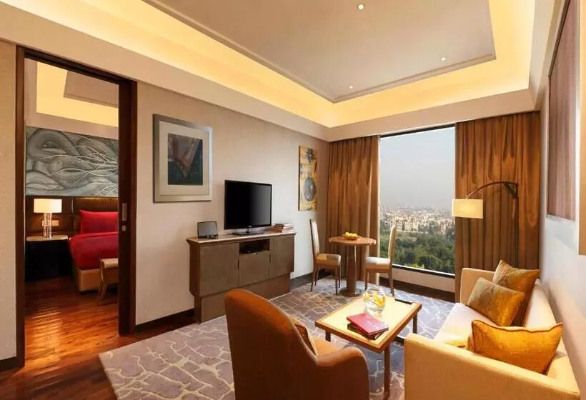سوییت اجرایی, The Leela Ambience Convention Hotel Delhi