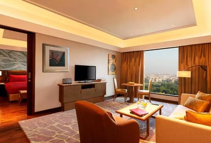 سوییت لوکس, The Leela Ambience Convention Hotel Delhi