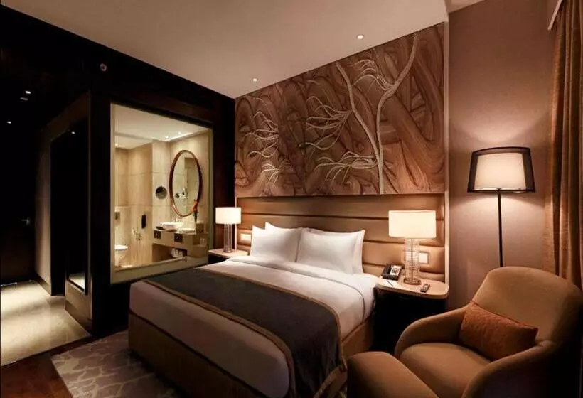 اتاق لوکس, The Leela Ambience Convention Hotel Delhi