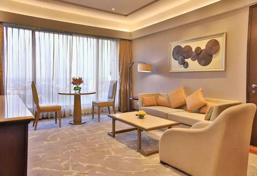 سوییت اجرایی, The Leela Ambience Convention Hotel Delhi