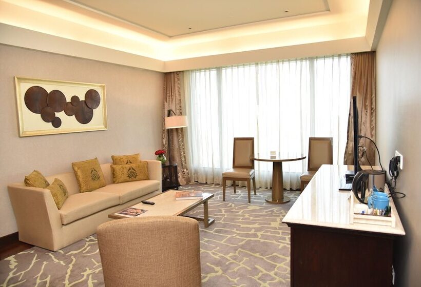 سوییت اجرایی, The Leela Ambience Convention Hotel Delhi