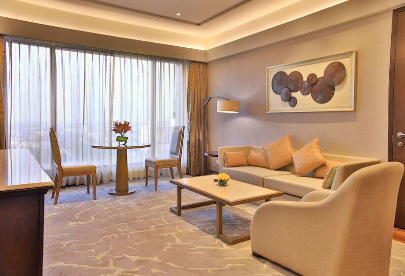 سوییت لوکس, The Leela Ambience Convention Hotel Delhi