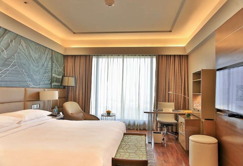 プレミアムルーム, The Leela Ambience Convention Hotel Delhi