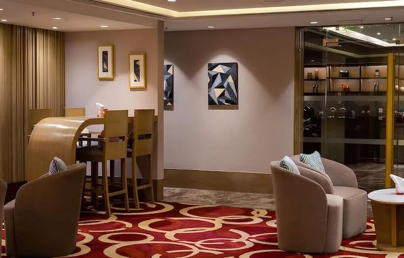 クラブルーム, The Leela Ambience Convention Hotel Delhi