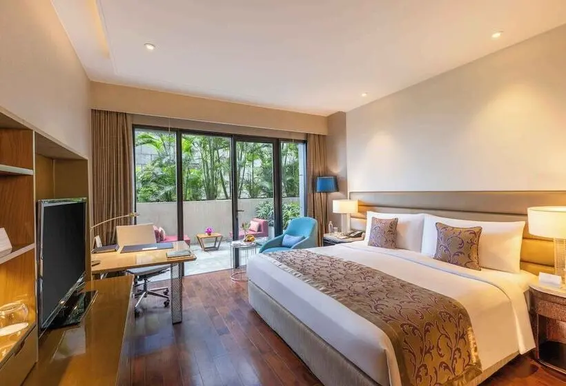 クラブルーム, The Leela Ambience Convention Hotel Delhi