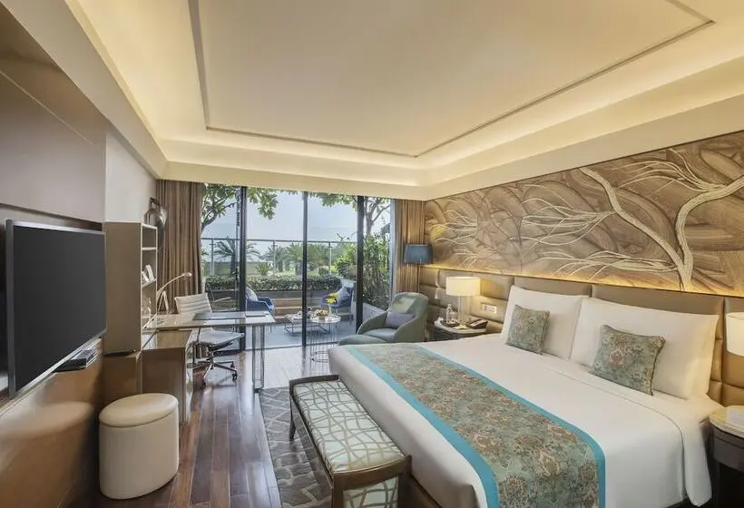 クラブルーム, The Leela Ambience Convention Hotel Delhi