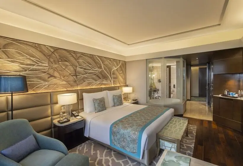 クラブルーム, The Leela Ambience Convention Hotel Delhi