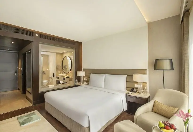 デラックスルーム, The Leela Ambience Convention Hotel Delhi