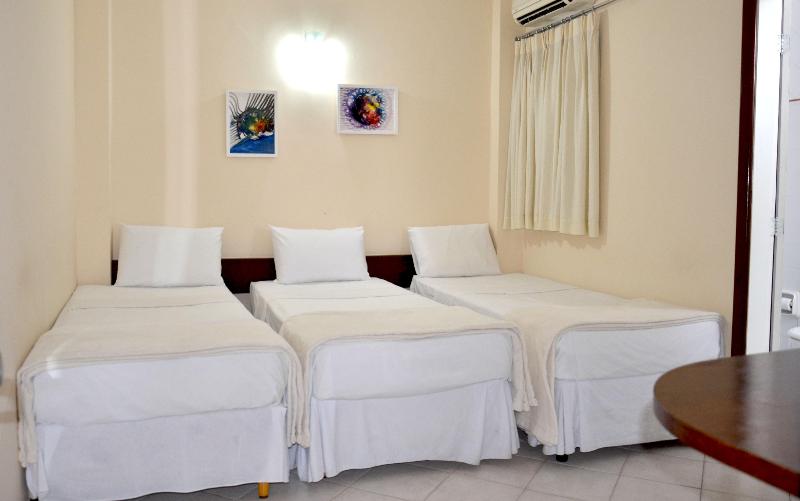 スタンダードトリプルルーム, Acalanto