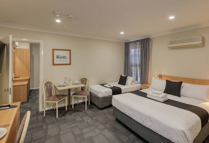 패밀리 룸, Bushmans Motor Inn
