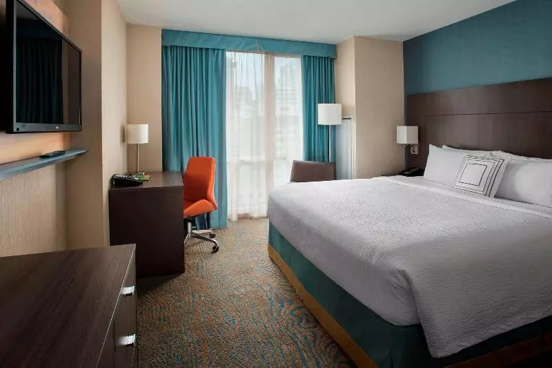Deluxe Room King Size Bed