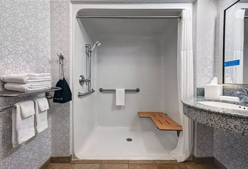 身障者適用スタンダードルーム, Hampton Inn Farmington
