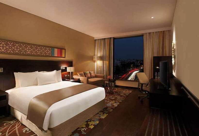 キングサイズベッドのエクゼクティブルーム, Hilton Jaipur