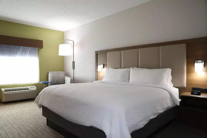 キングサイズベッドのスイートルーム, Holiday Inn Express Hotel & Suites Albuquerque Airport, An Ihg