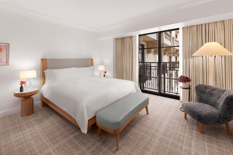 디럭스 룸 킹사이즈 침대, The Maybourne Beverly Hills, Maybourne Hotel Collection