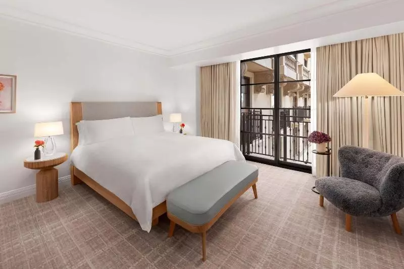 キングサイズベッドのスーペリアルーム, The Maybourne Beverly Hills, Maybourne Hotel Collection