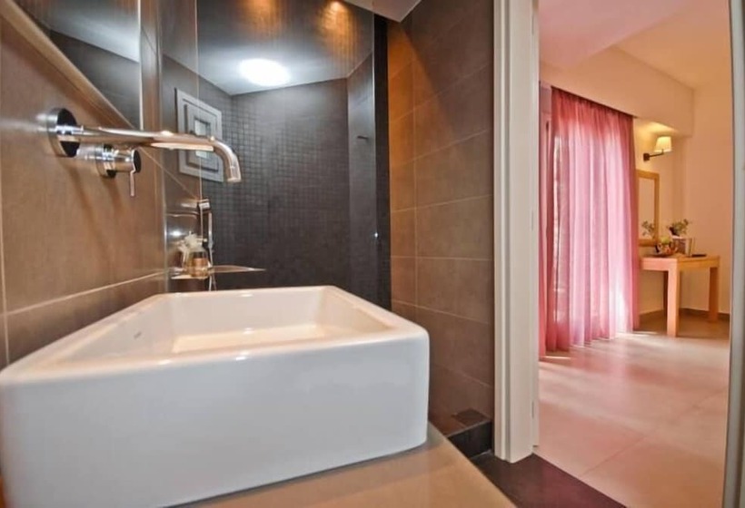 スタンダード４人部屋, Xenia