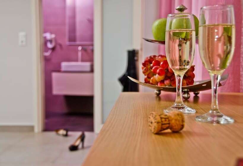 スタンダード４人部屋, Xenia