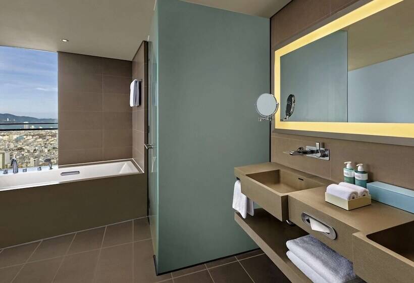 سوئیت پریمیوم, Novotel Danang Premier Han River