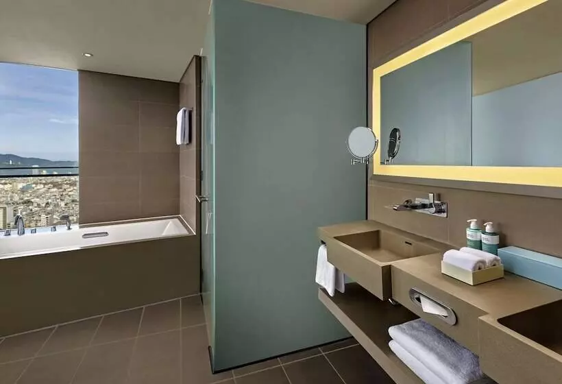 سوئیت پریمیوم, Novotel Danang Premier Han River