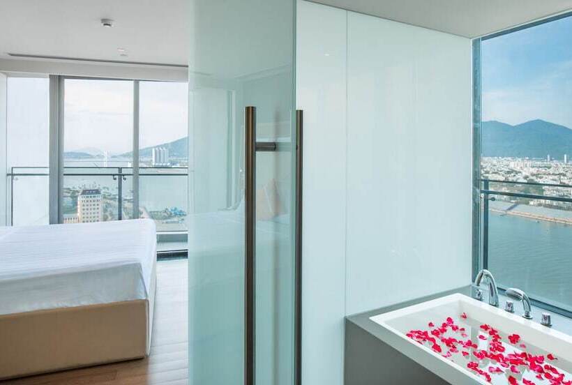 سوئیت پریمیوم, Novotel Danang Premier Han River