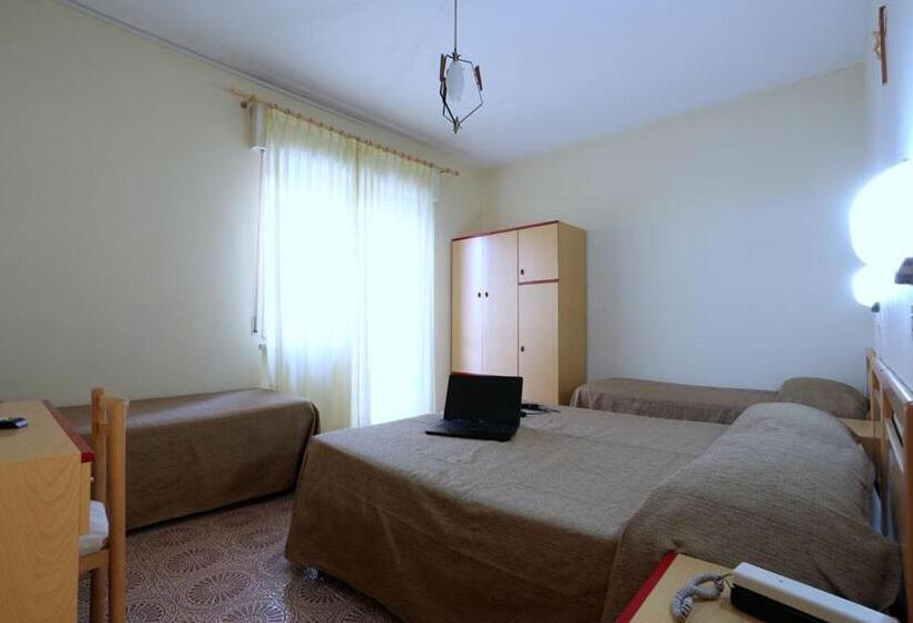 חדר סטנדרט לארבעה, Blurelda