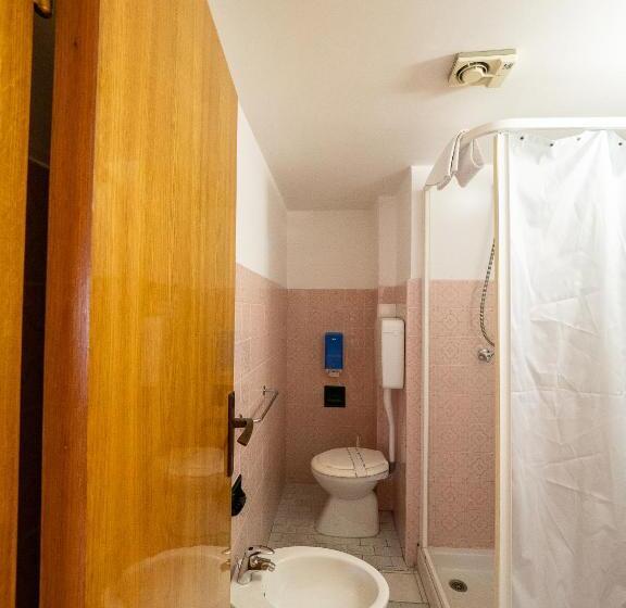 חדר סטנדרט לארבעה, Blurelda