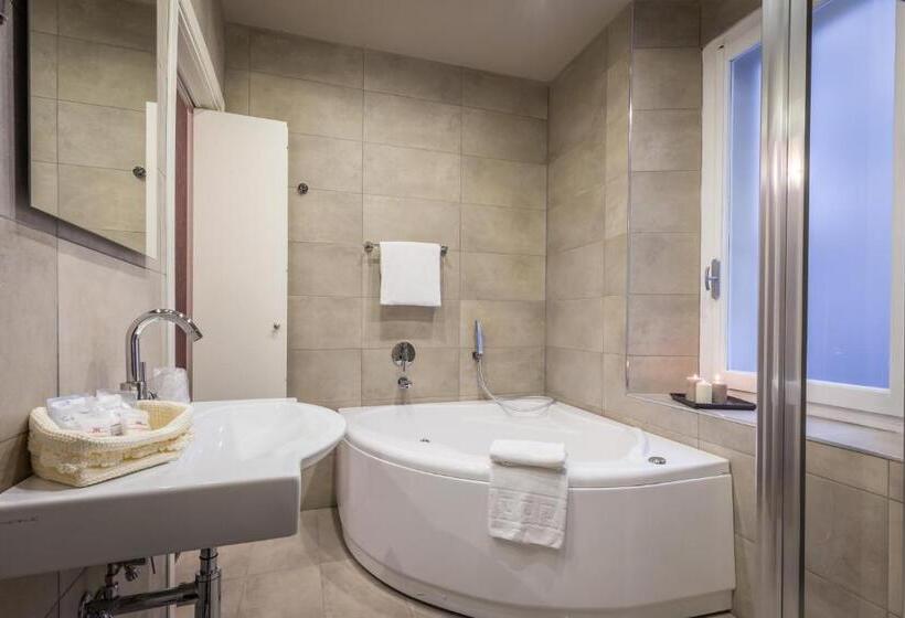 اتاق سوپریور با وان آب گرم, Florence Old Bridge B&b