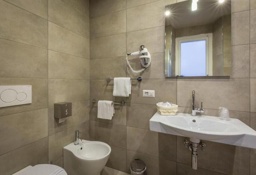 اتاق سوپریور با وان آب گرم, Florence Old Bridge B&b