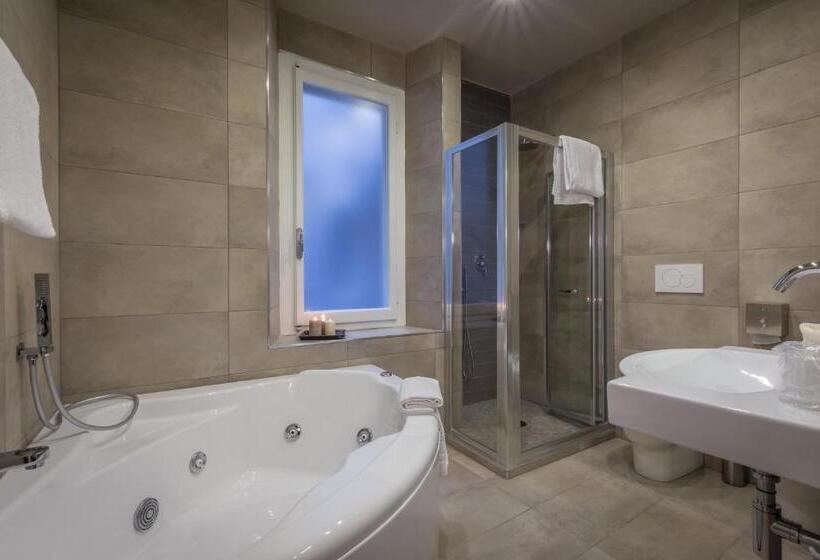 اتاق سوپریور با وان آب گرم, Florence Old Bridge B&b