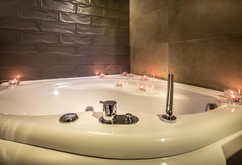 اتاق لوکس با وان آب گرم, Florence Old Bridge B&b