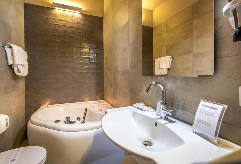 اتاق لوکس با وان آب گرم, Florence Old Bridge B&b