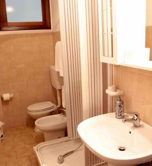 ベーシック４人部屋, Ai Tre Parchi Bed And Bike