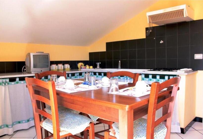 テラスつきの２ベッドルームアパートメント, Ai Tre Parchi Bed And Bike