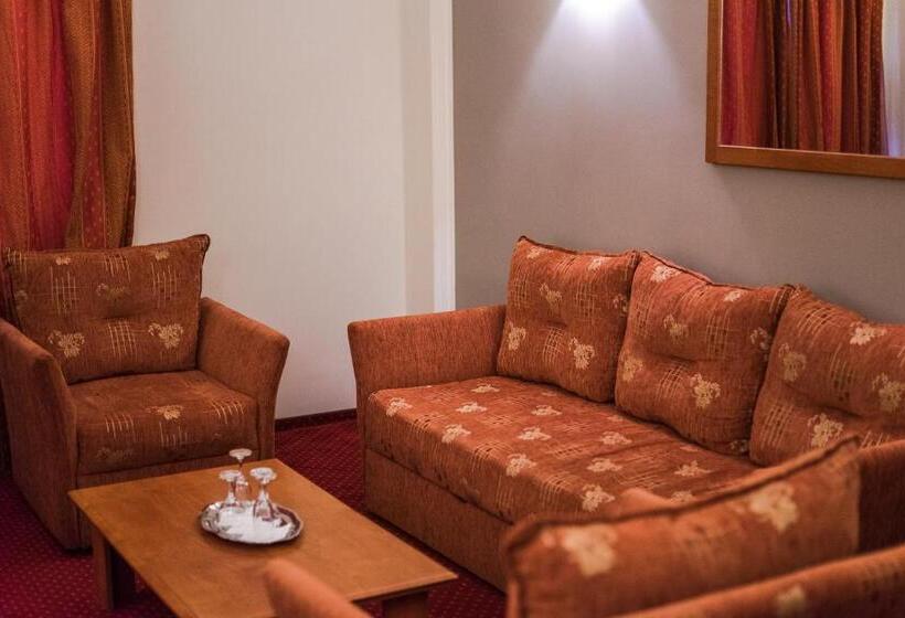 מיטת קינג בסוויטה, Best Western Plus Lido