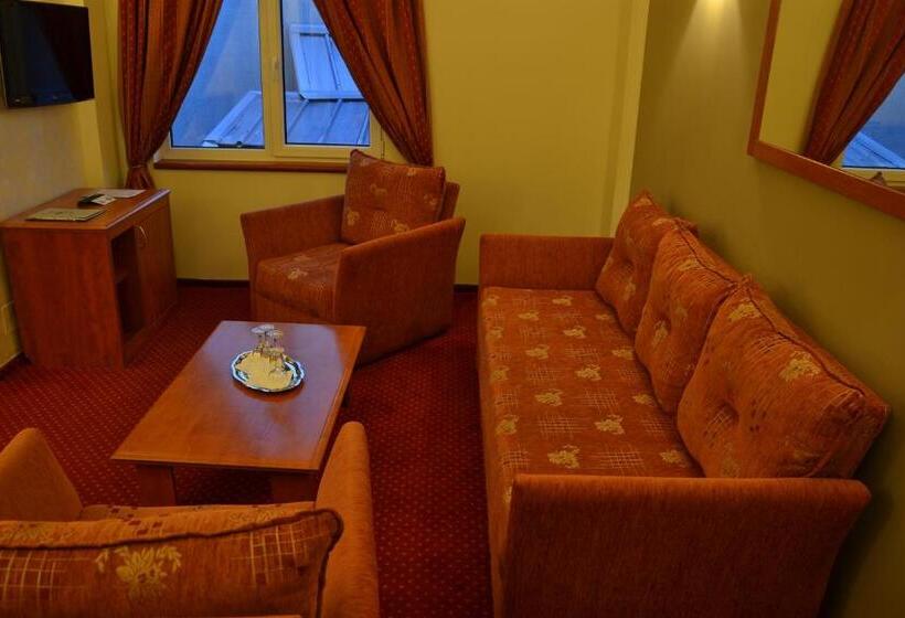 מיטת קינג בסוויטה, Best Western Plus Lido