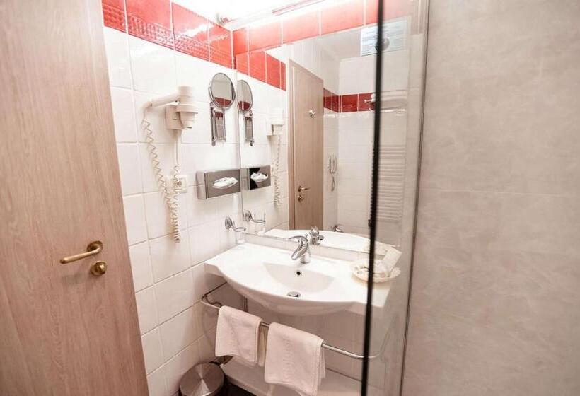 מיטת קינג בסוויטה, Best Western Plus Lido