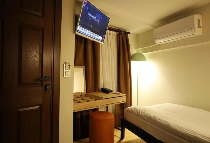 اتاق اکونومی یک تخته, Blue Sea Garden